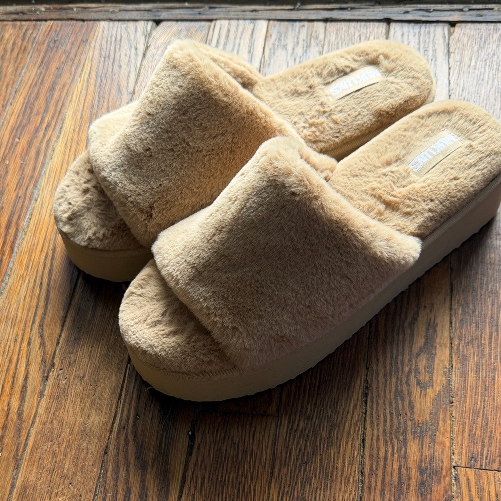 Plush Slide Fur Platform Slippers in Light Tan